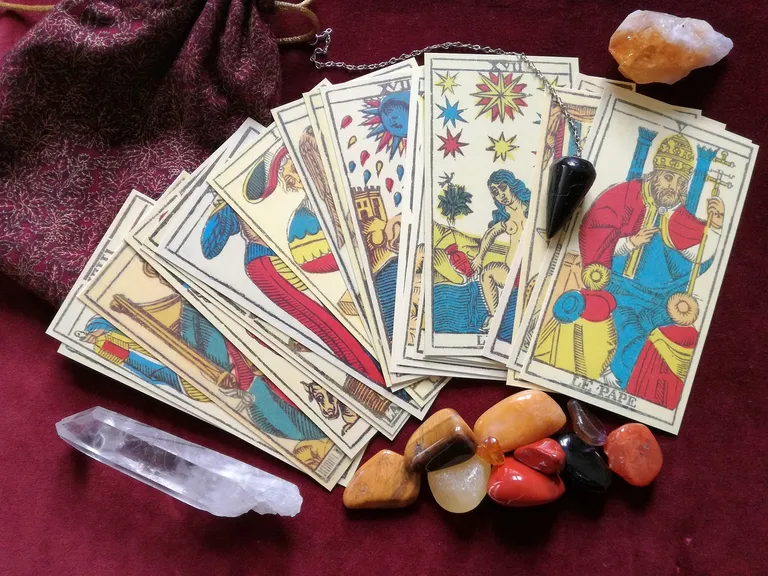 Cleansing tarot cards with crystals